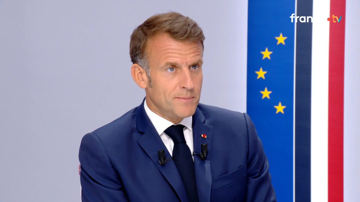 "Trou du c*l", "Petite s*lope" : ces SMS menaçants reçus par Emmanuel Macron