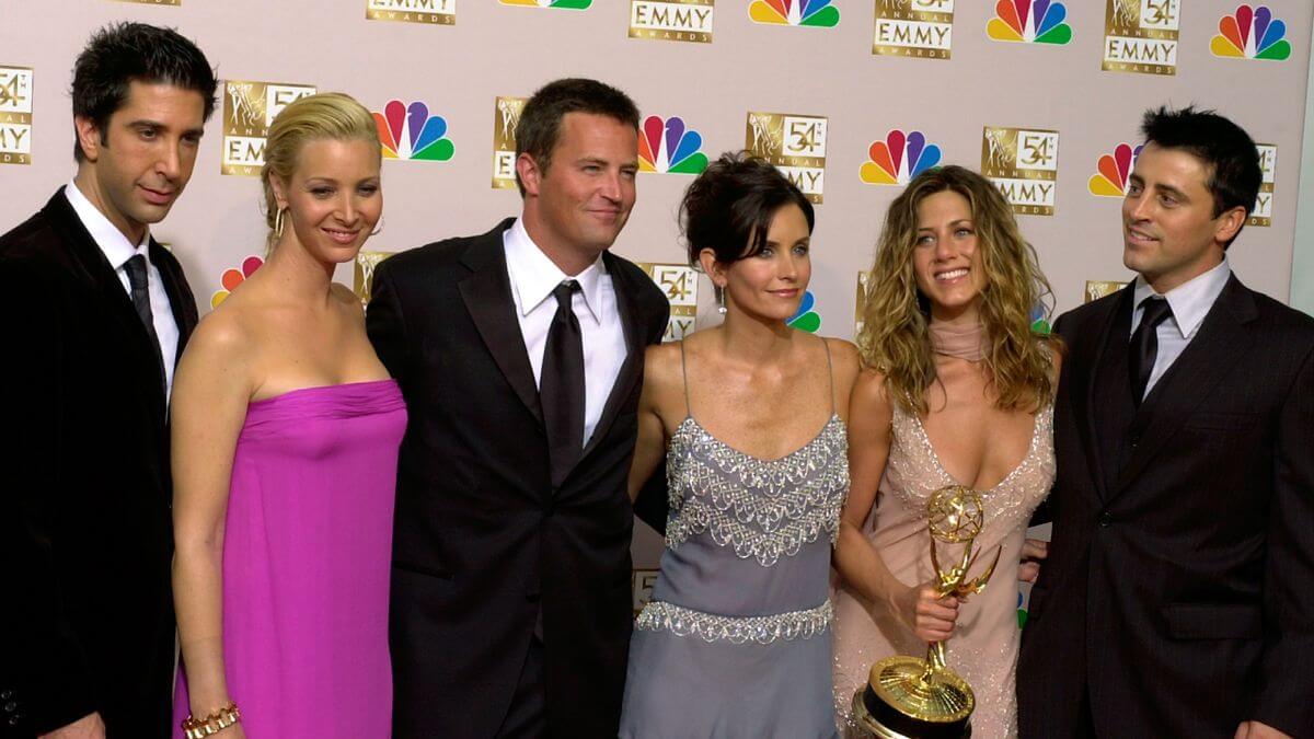 Mort de Matthew Perry : le geste fort des acteurs de Friends à ses funérailles  