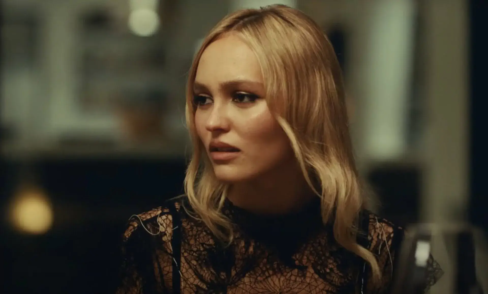 Lily-Rose Depp aperçue sur le tournage de son nouveau film : ces clichés qui font réagir