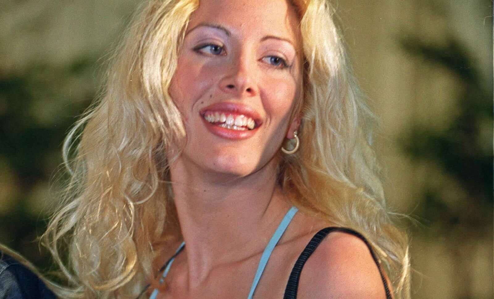 "Des traces sur son corps" : un proche de Loana fait des révélations troublantes sur ces derniers mois
