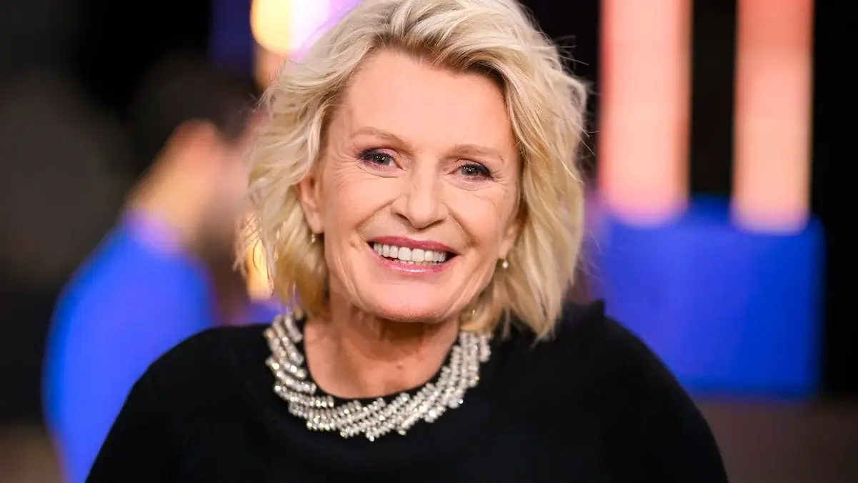 Sophie Davant : sa mise au point après les critiques sur sa tenue lors du mariage de son fils